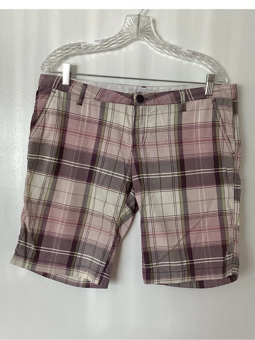 Women's Size 13 CHARLOTTE RUSSE Pink, Gray & Green Plaid Bermuda Shorts